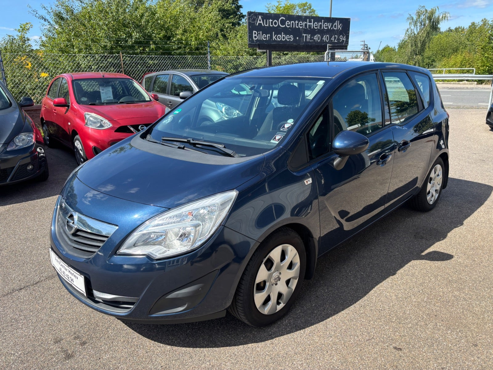 Blå Opel Meriva fra 2011