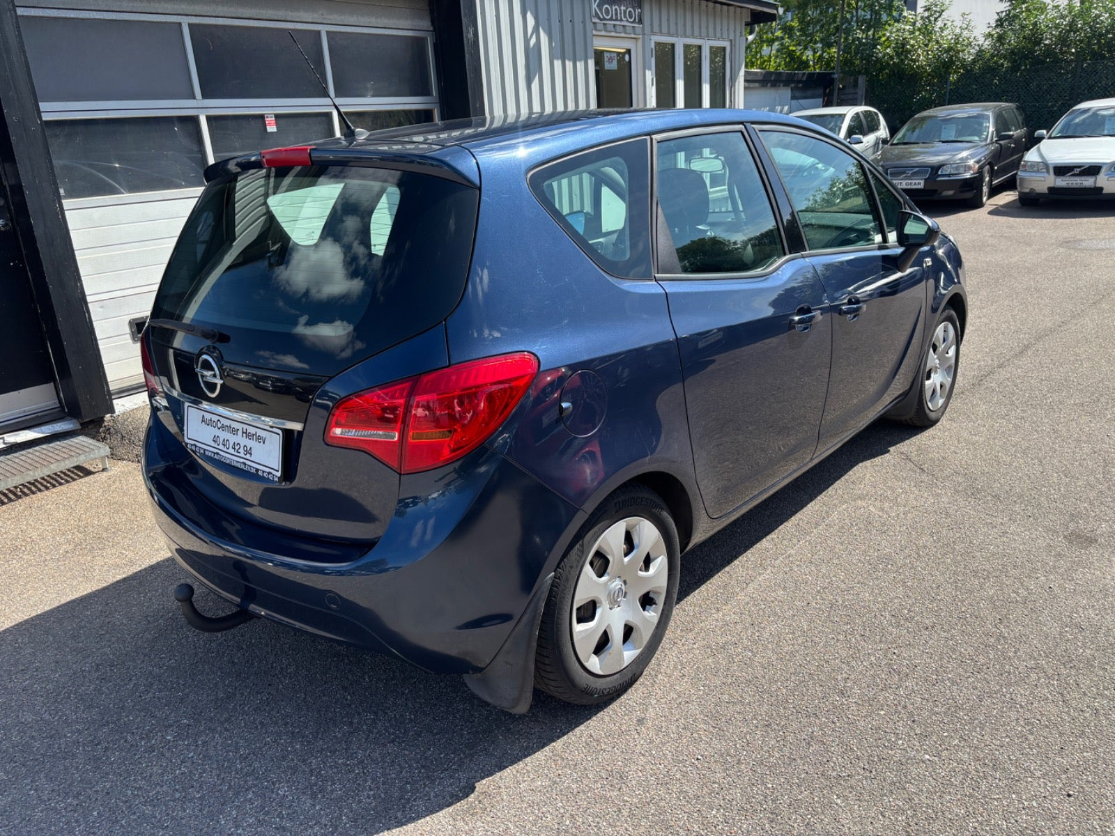 Blå Opel Meriva fra 2011