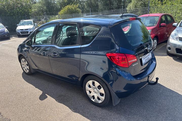 Blå Opel Meriva fra 2011