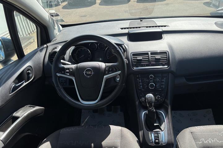 Blå Opel Meriva fra 2011