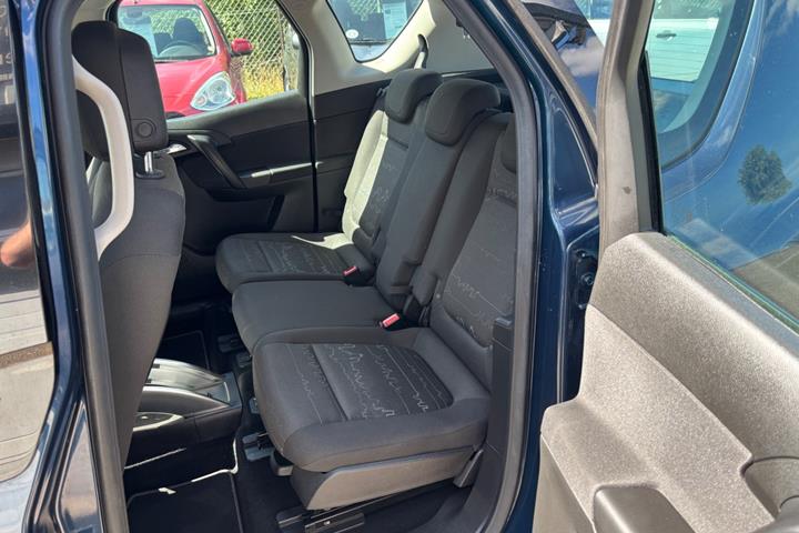 Blå Opel Meriva fra 2011