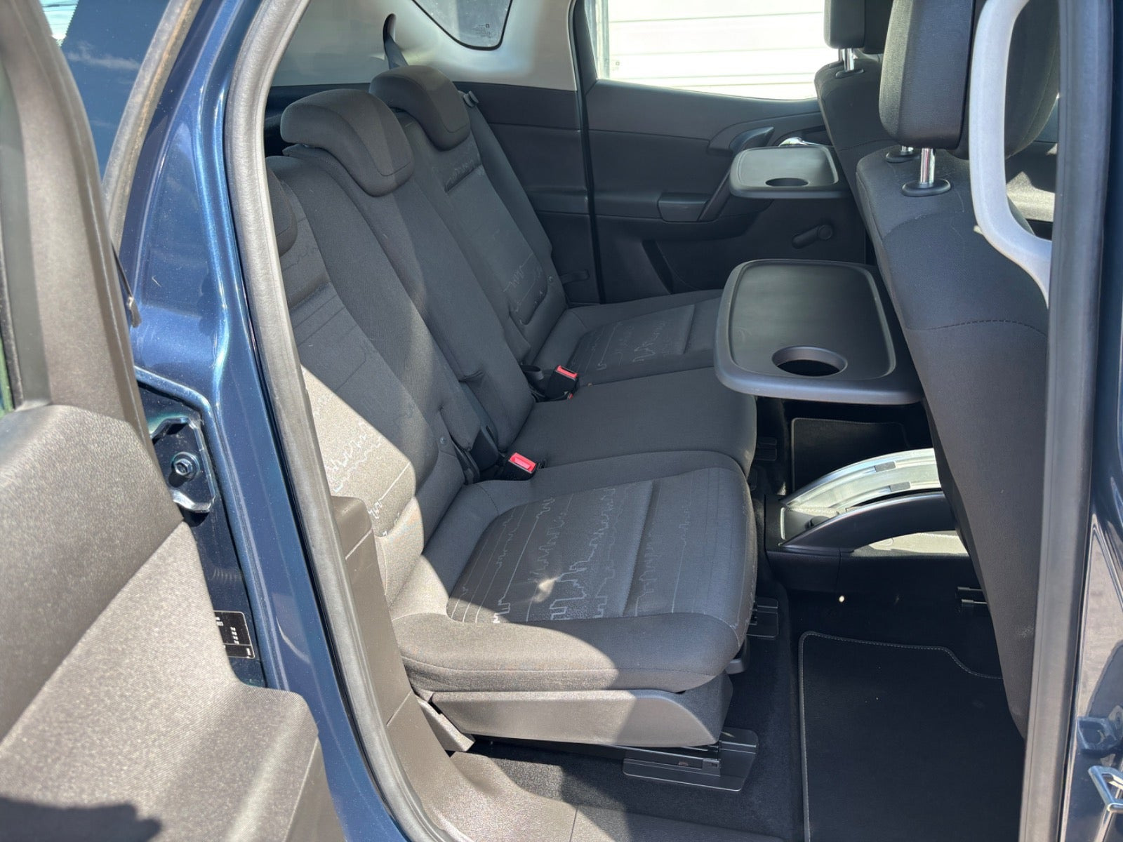 Blå Opel Meriva fra 2011