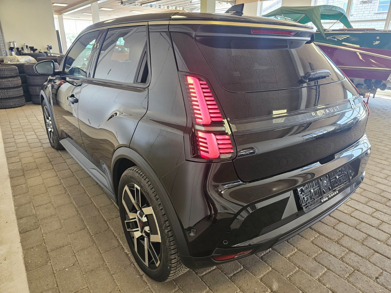 Sort Renault 5 E-Tech fra 2025