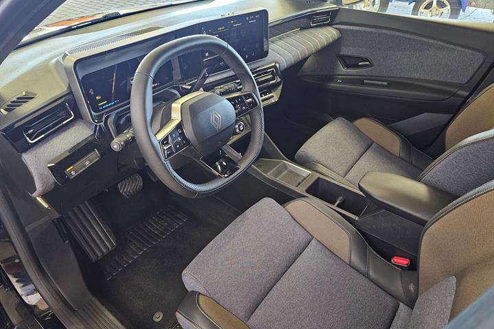 Sort Renault 5 E-Tech fra 2025