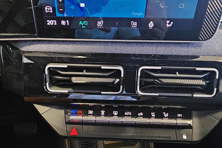 Sort Renault 5 E-Tech fra 2025