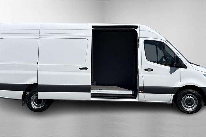 Hvid Mercedes Sprinter 317 fra 2025