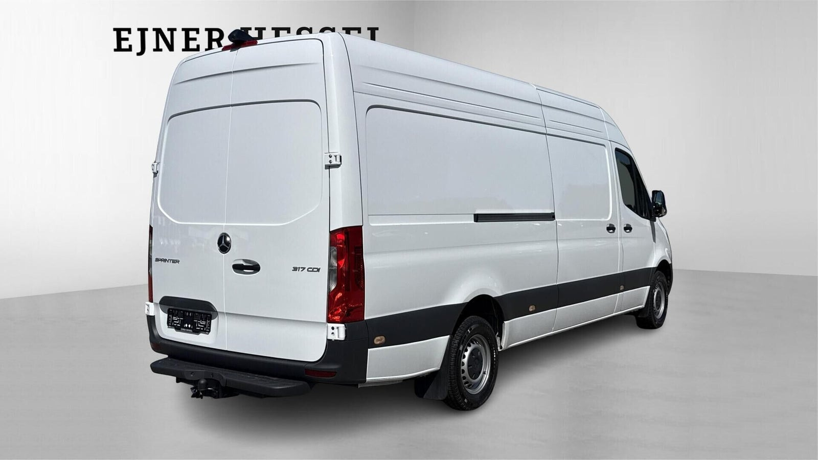 Hvid Mercedes Sprinter 317 fra 2025