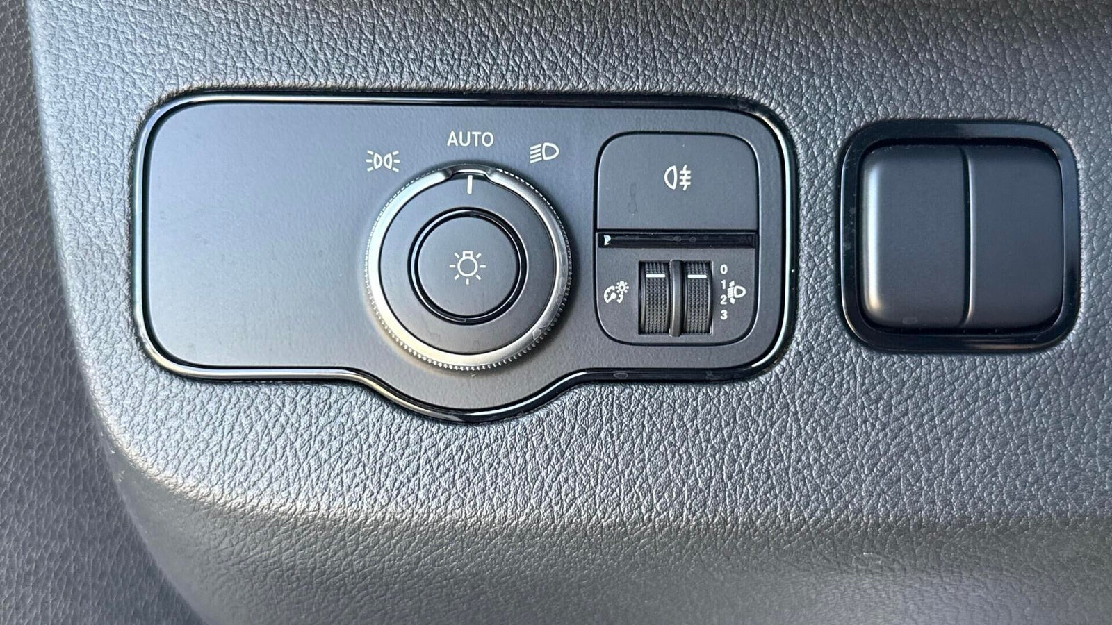 Hvid Mercedes Sprinter 317 fra 2025