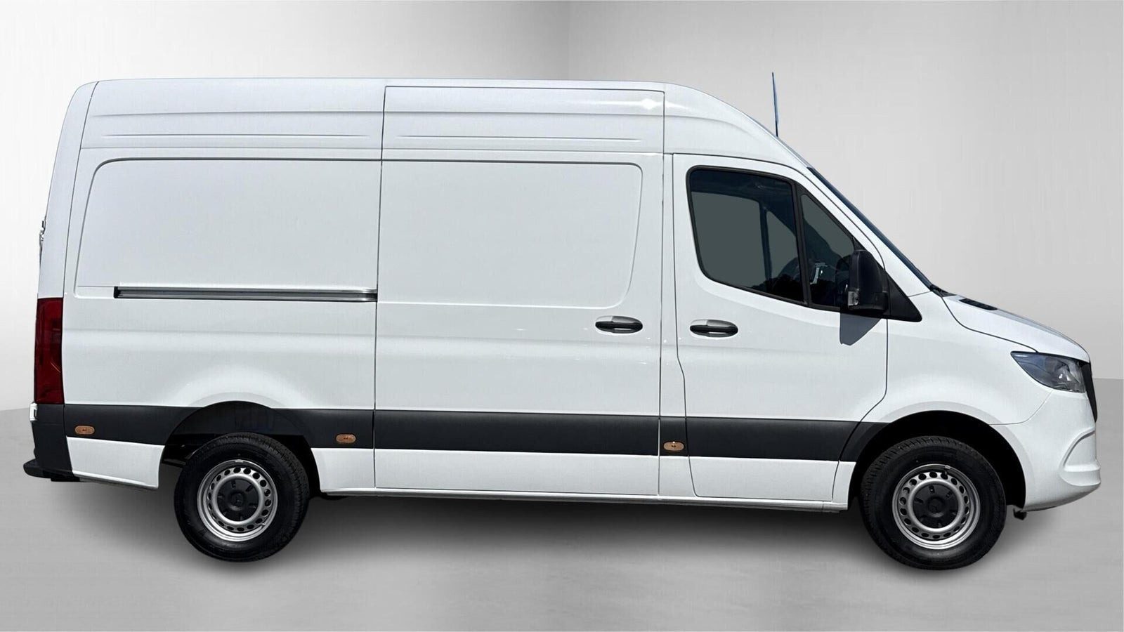 Hvid Mercedes Sprinter 317 fra 2025