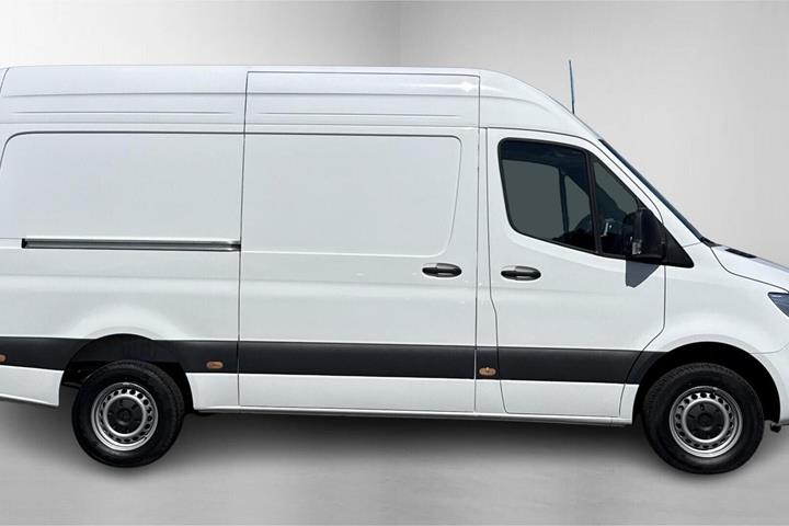 Hvid Mercedes Sprinter 317 fra 2025