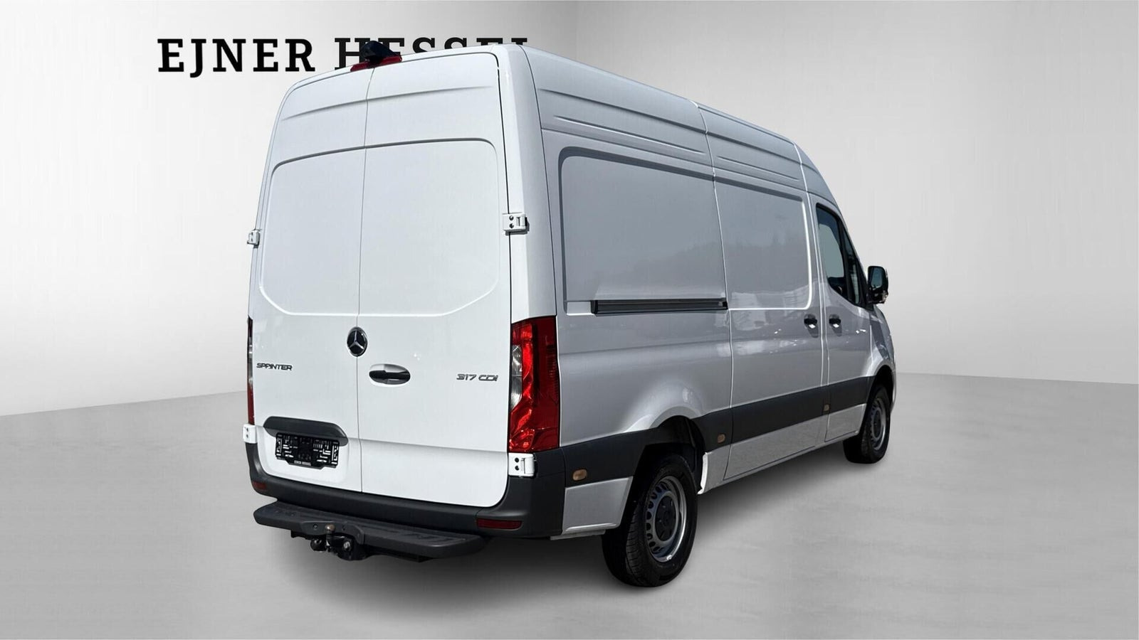 Hvid Mercedes Sprinter 317 fra 2025