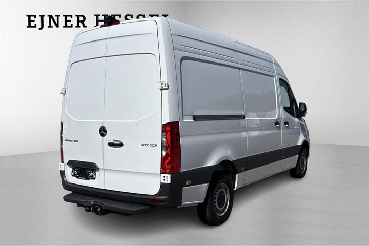Hvid Mercedes Sprinter 317 fra 2025