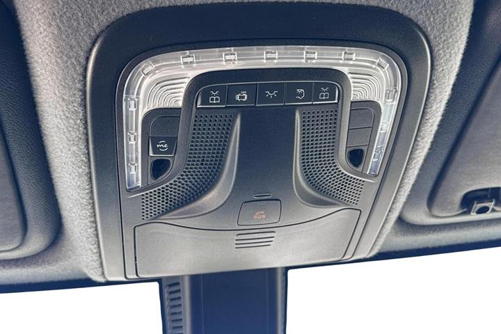 Hvid Mercedes Sprinter 317 fra 2025
