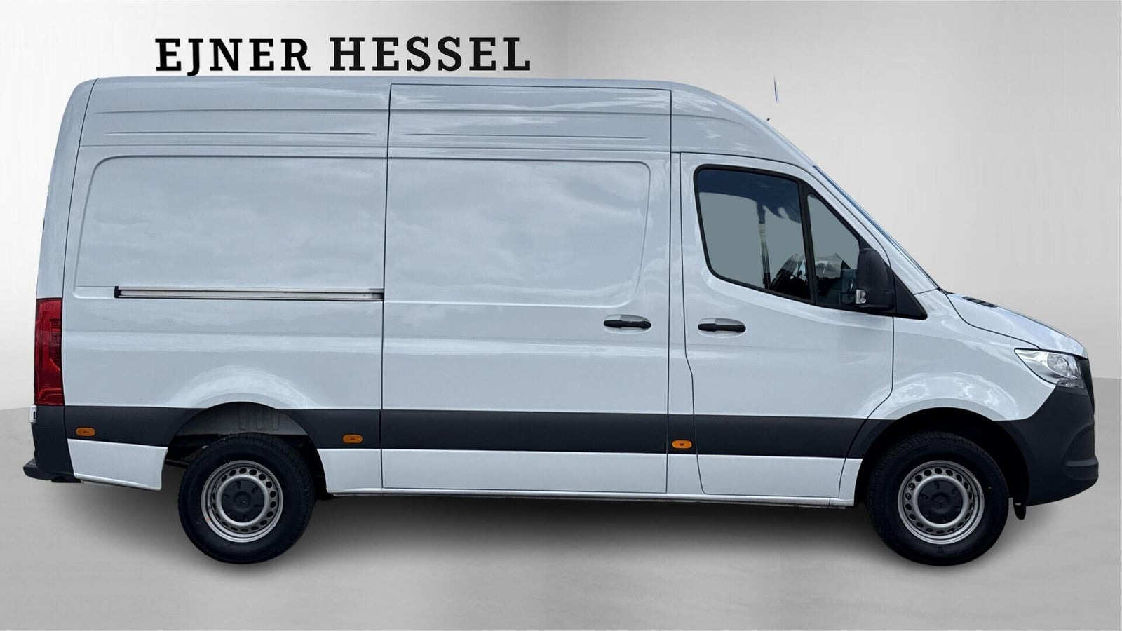 Hvid Mercedes Sprinter 317 fra 2025