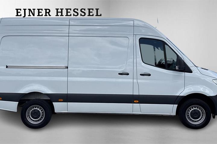 Hvid Mercedes Sprinter 317 fra 2025