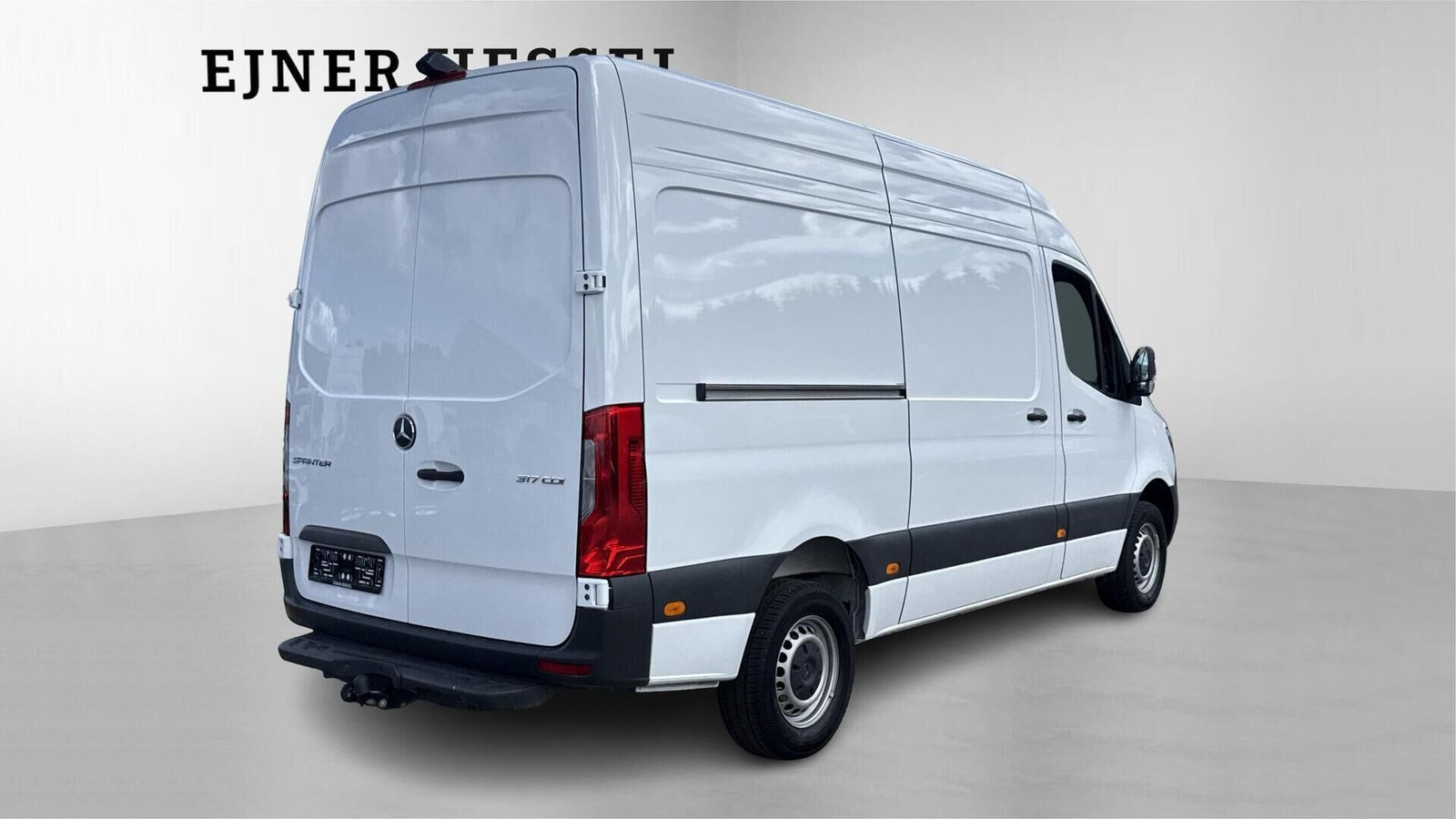 Hvid Mercedes Sprinter 317 fra 2025