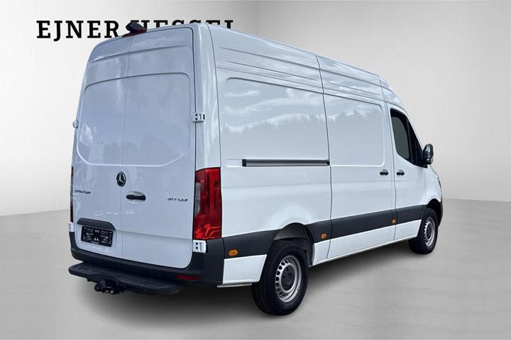 Hvid Mercedes Sprinter 317 fra 2025