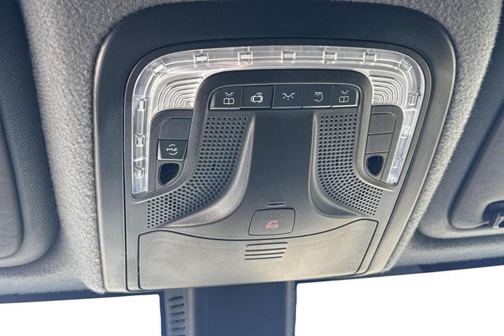 Hvid Mercedes Sprinter 317 fra 2025