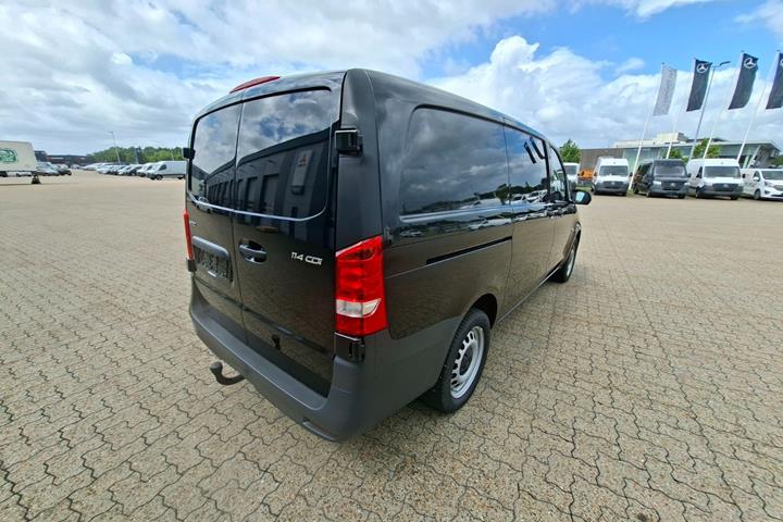 Sort Mercedes Vito 114 fra 2024