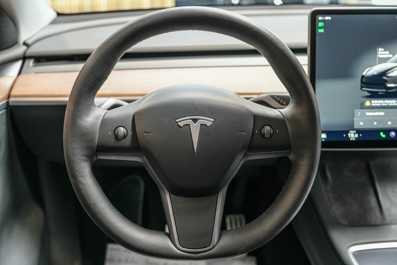 Sort Tesla Model Y fra 2023