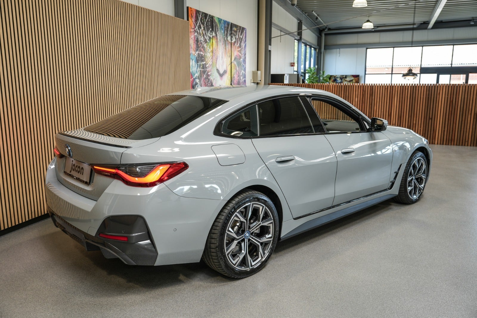 Grå BMW i4 fra 2023
