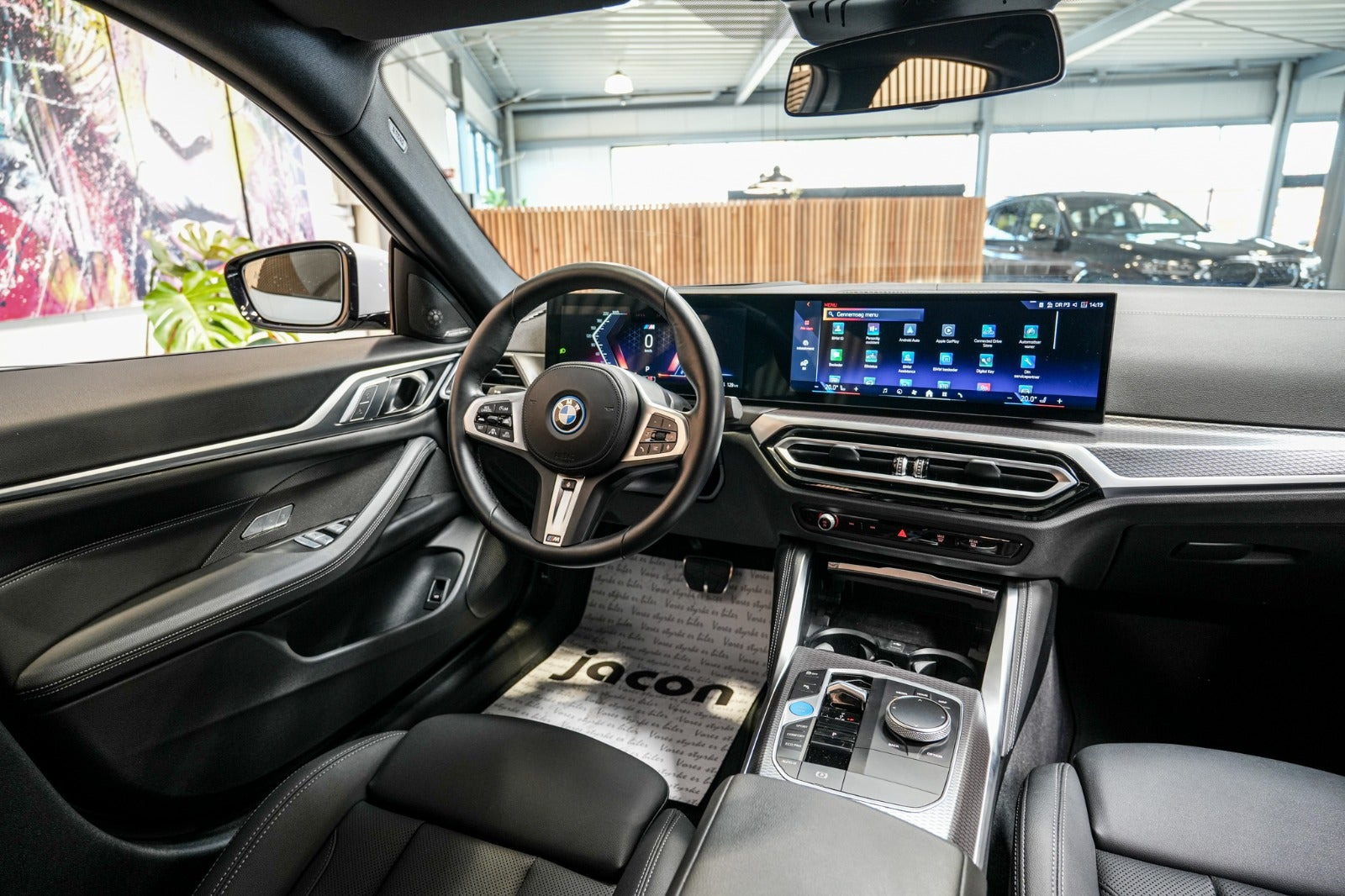 Grå BMW i4 fra 2023