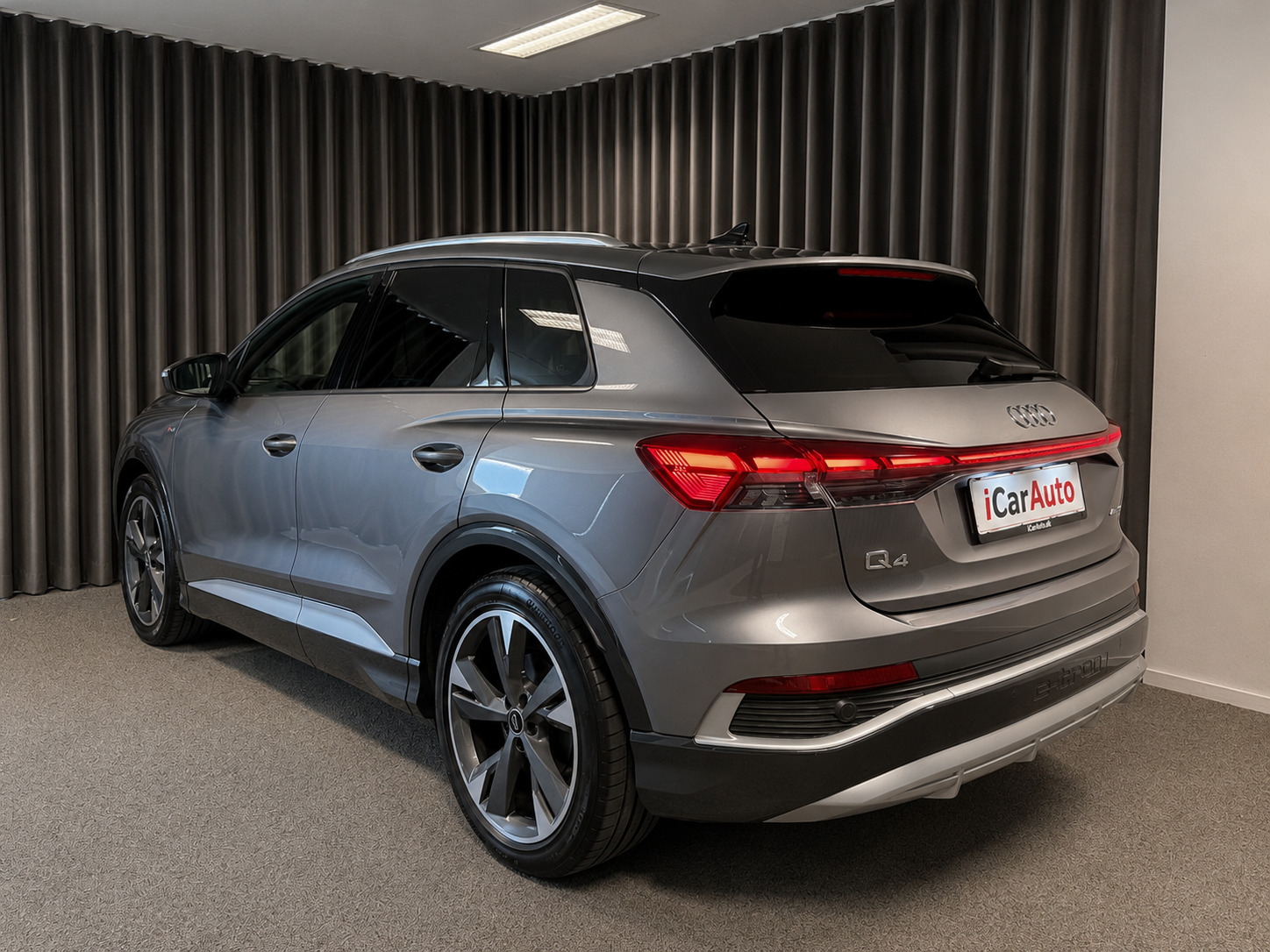 Grå Audi Q4 e-tron fra 2022