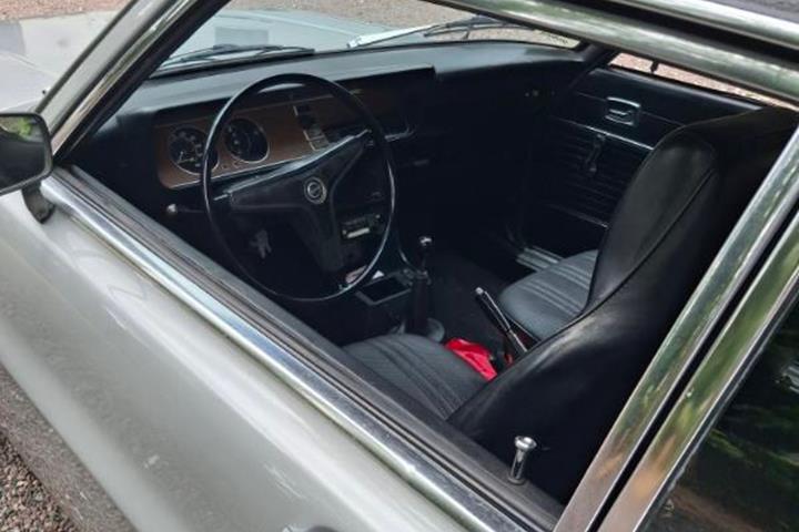 Sølv Ford Capri fra 1969