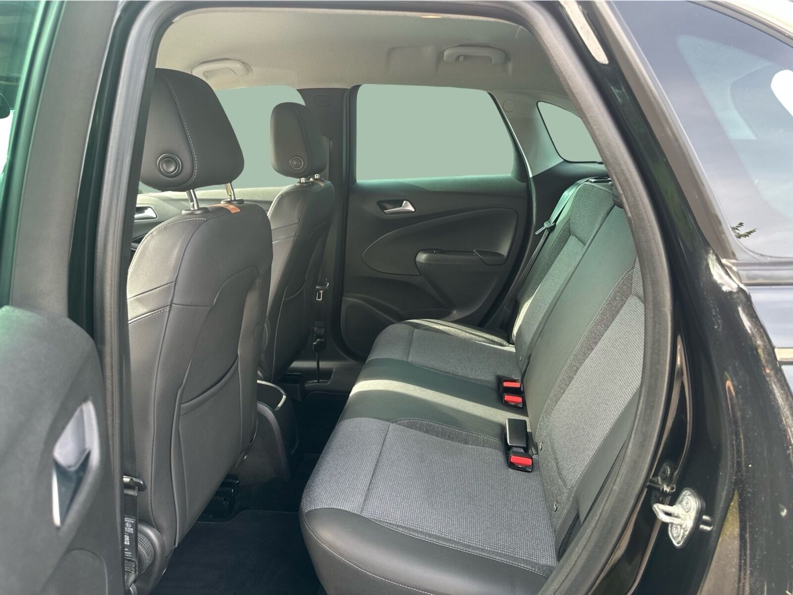 Sort Opel Crossland fra 2021
