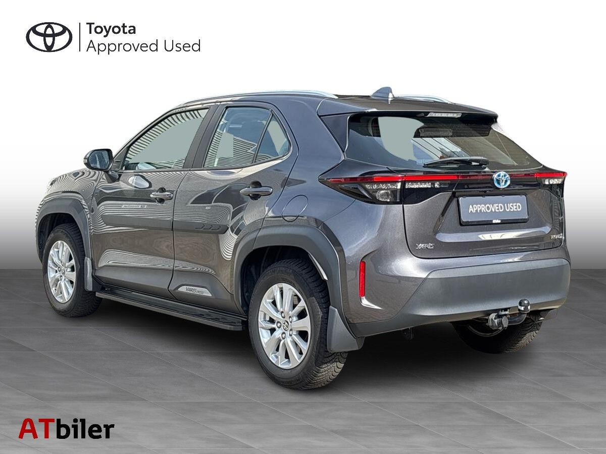 Grå Toyota Yaris Cross fra 2022