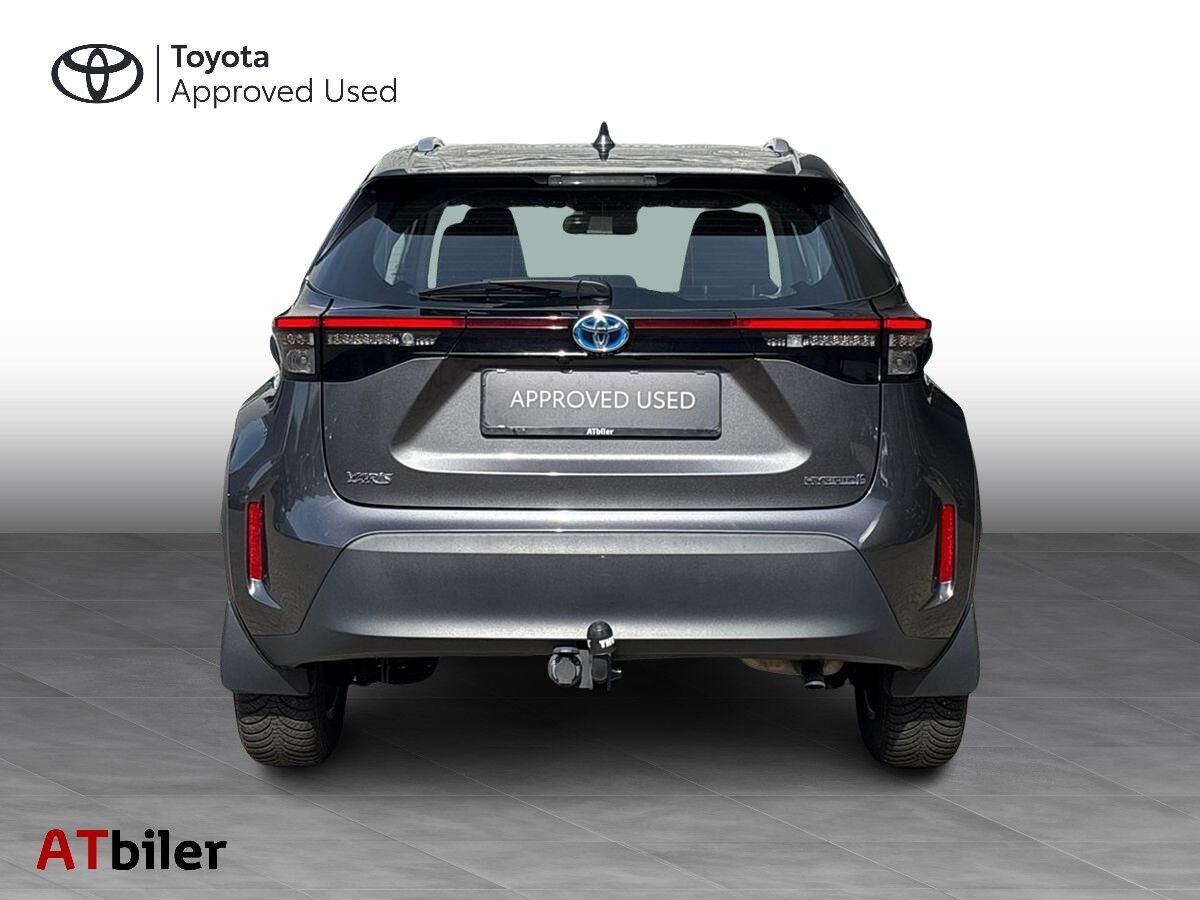 Grå Toyota Yaris Cross fra 2022