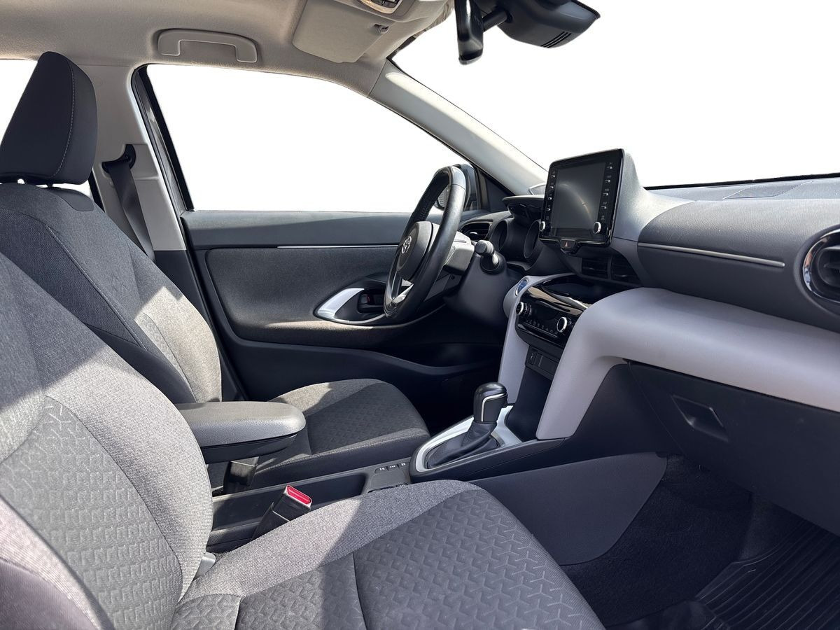 Grå Toyota Yaris Cross fra 2022