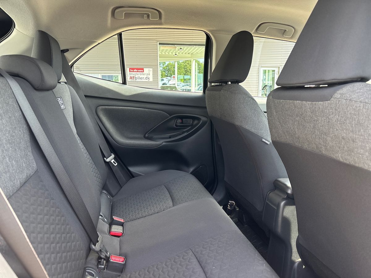 Grå Toyota Yaris Cross fra 2022