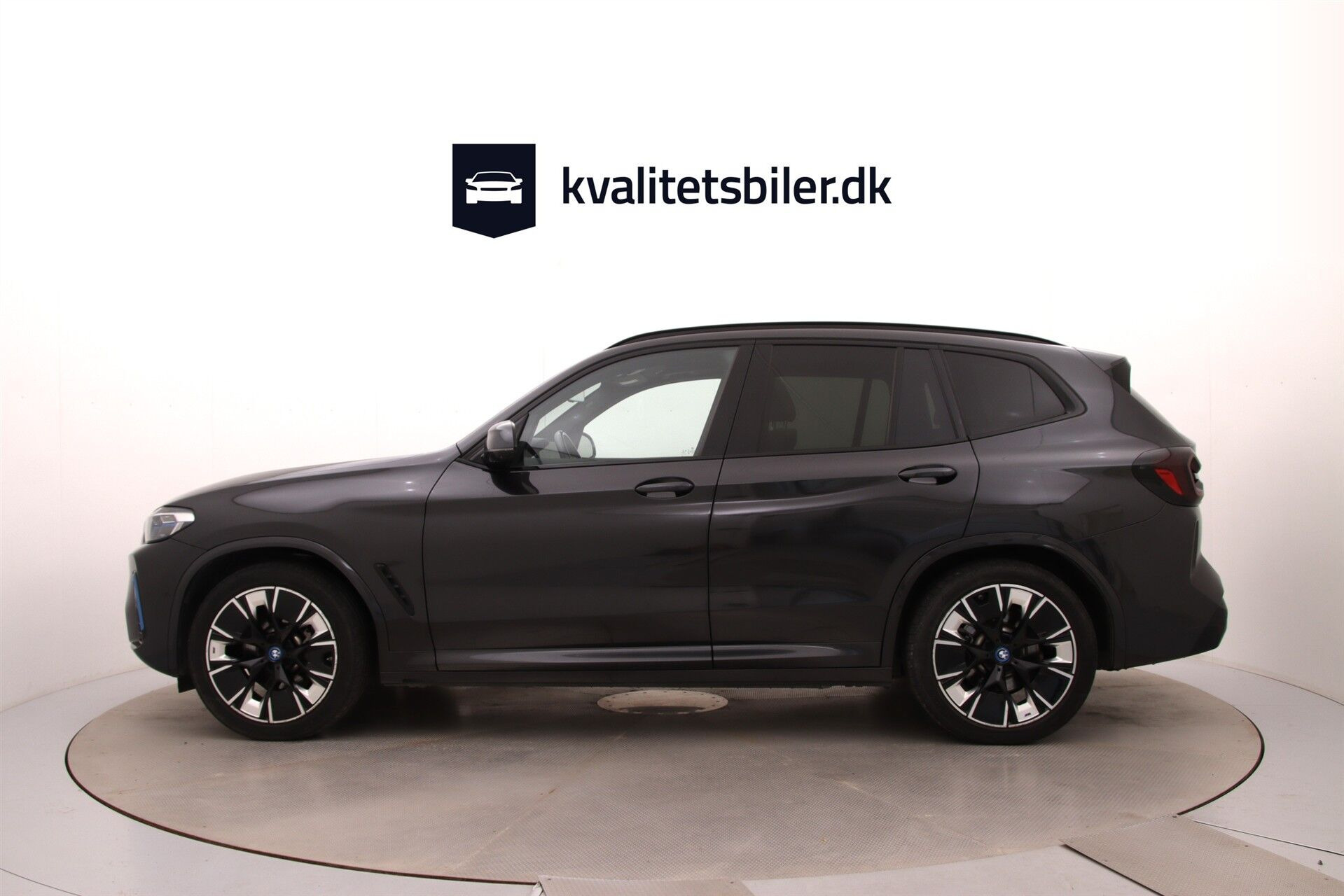 Grå BMW iX3 fra 2022