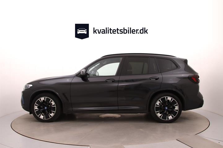 Grå BMW iX3 fra 2022