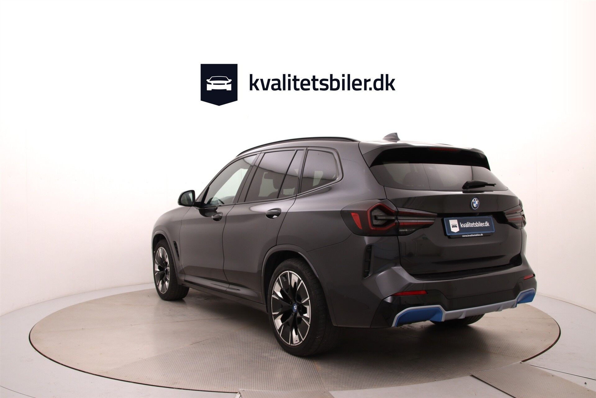 Grå BMW iX3 fra 2022