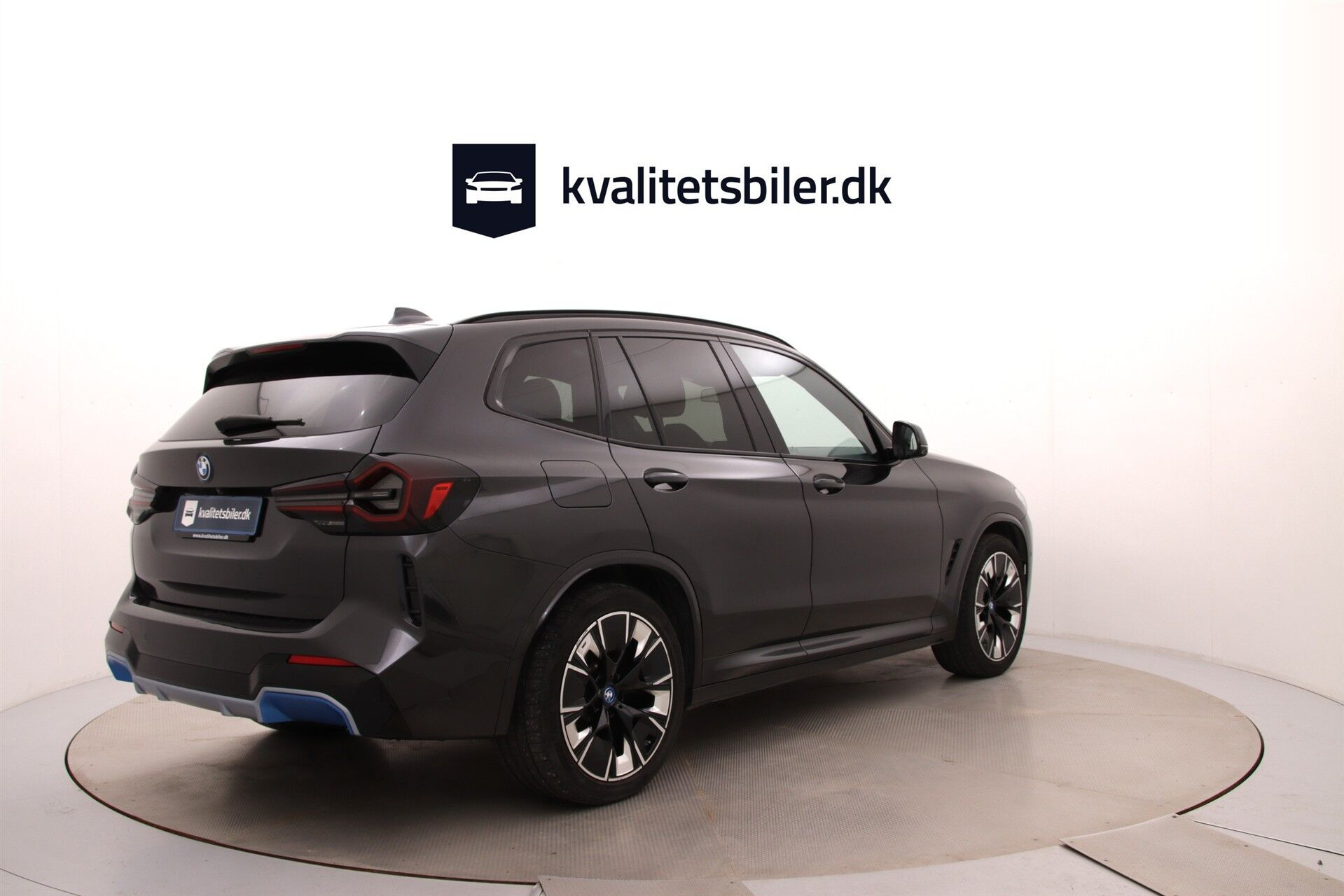 Grå BMW iX3 fra 2022