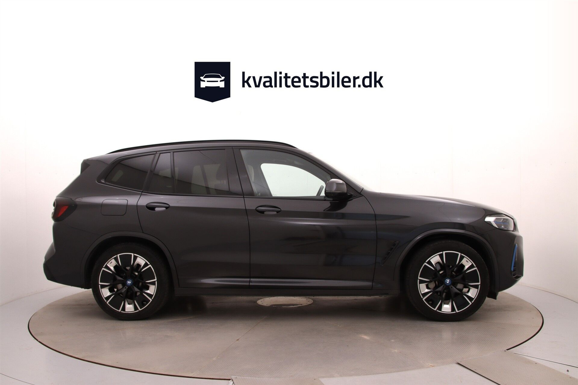 Grå BMW iX3 fra 2022