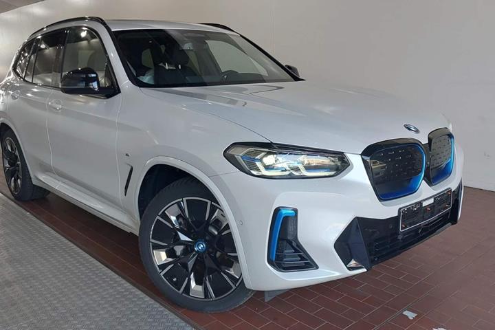 Hvid BMW iX3 fra 2023