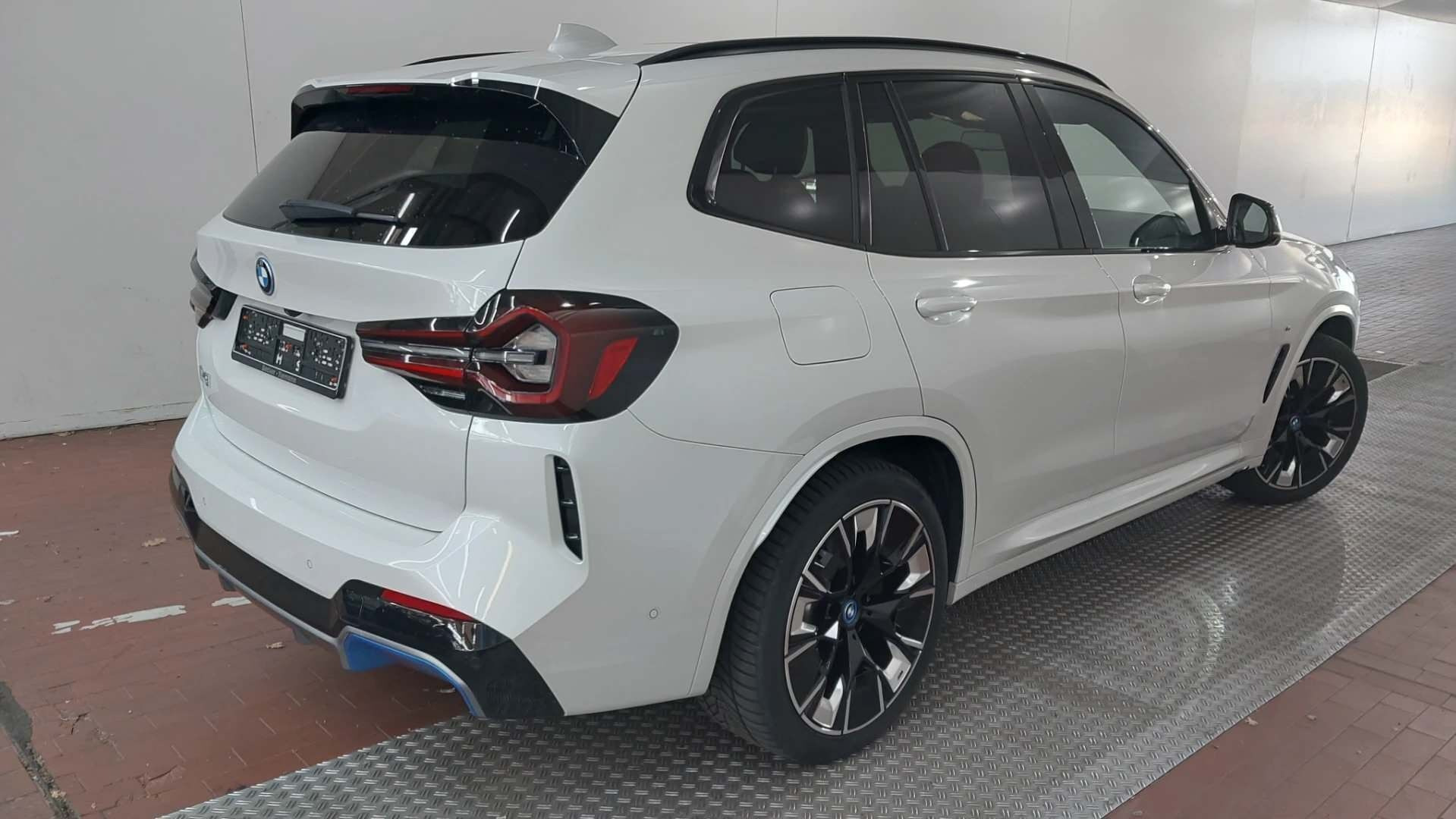Hvid BMW iX3 fra 2023