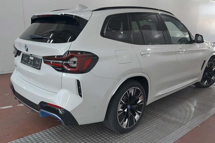 Hvid BMW iX3 fra 2023