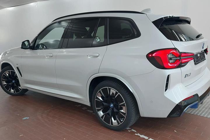Hvid BMW iX3 fra 2023