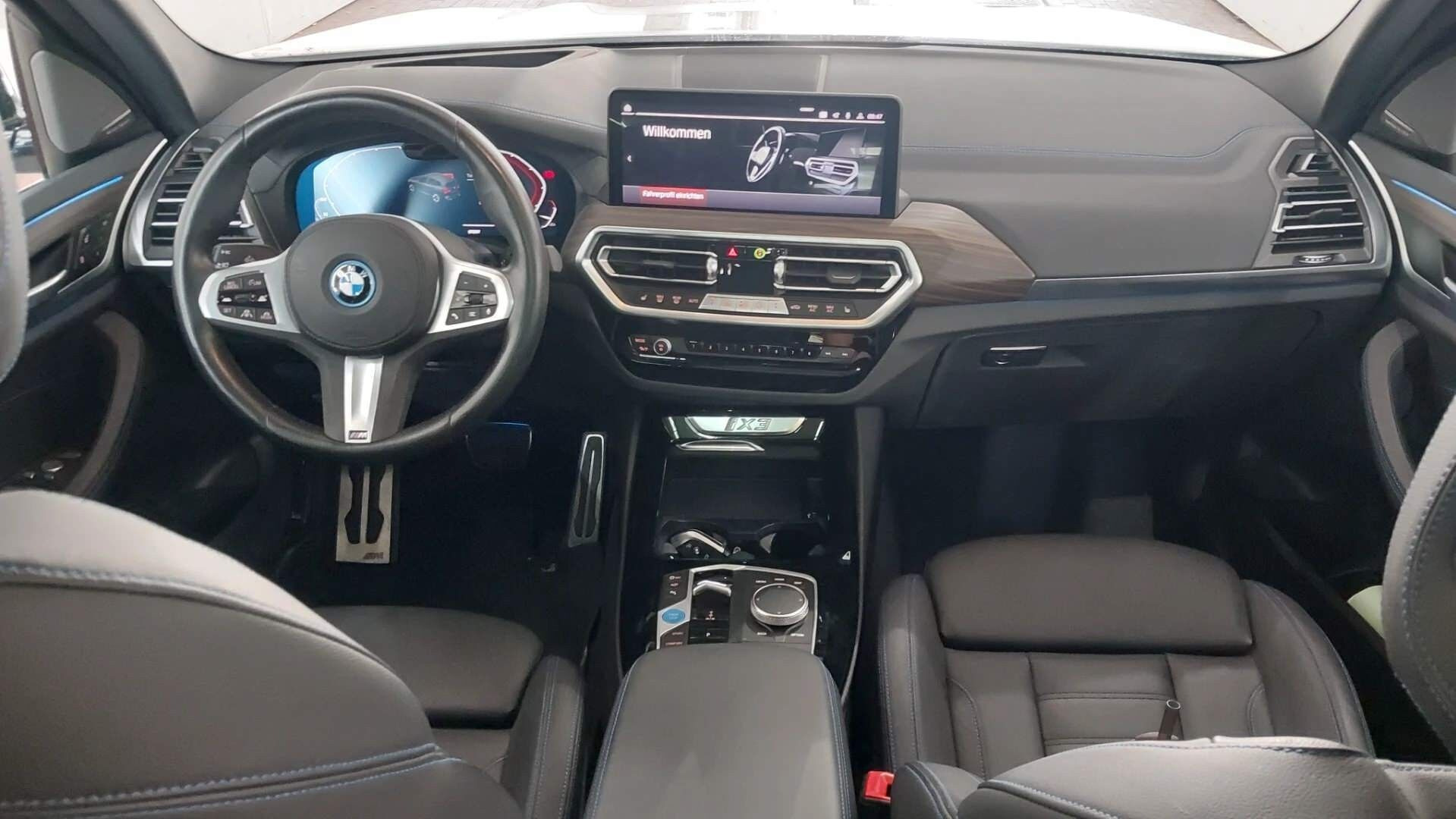 Hvid BMW iX3 fra 2023