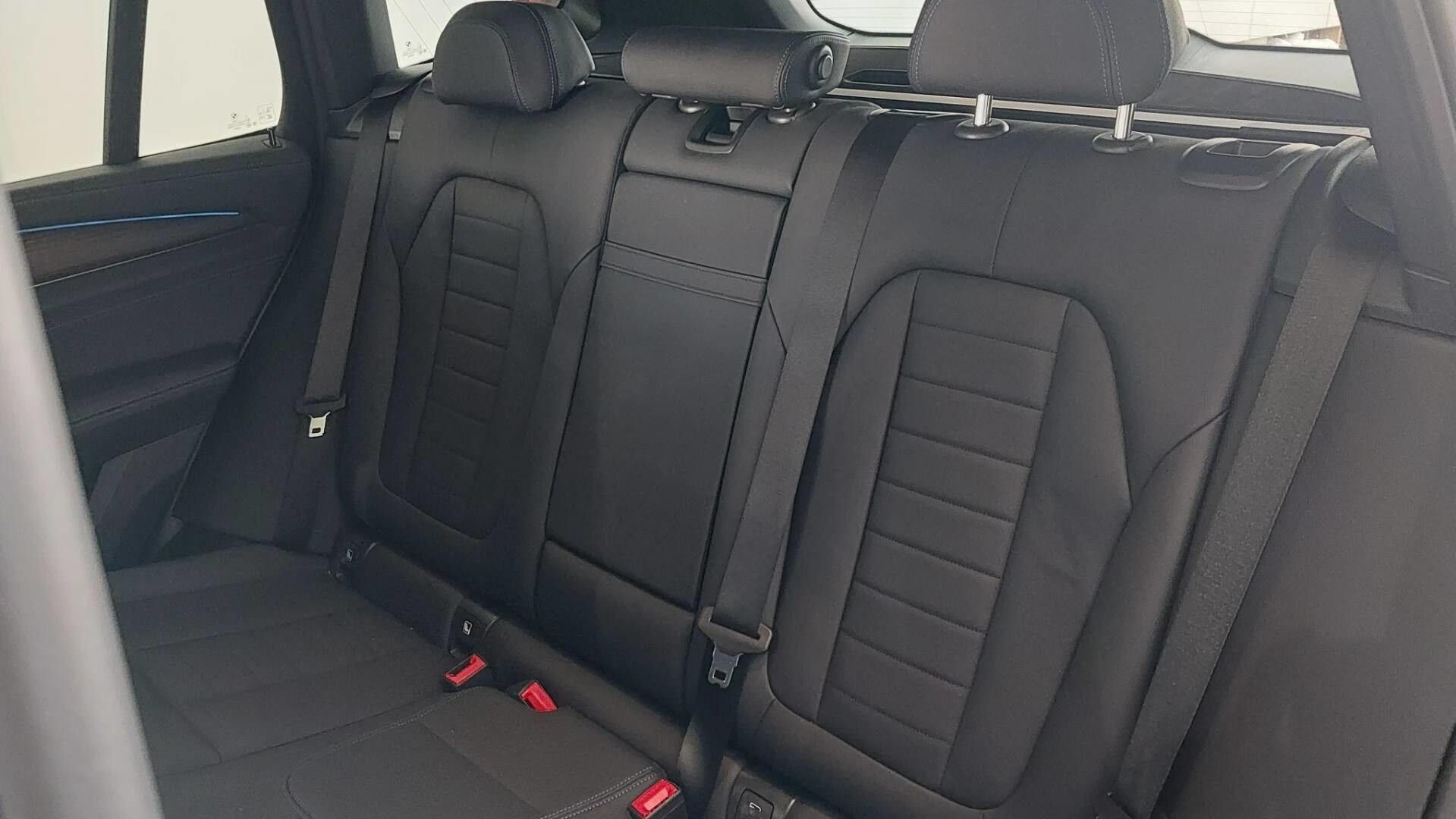Hvid BMW iX3 fra 2023