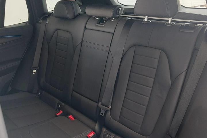 Hvid BMW iX3 fra 2023