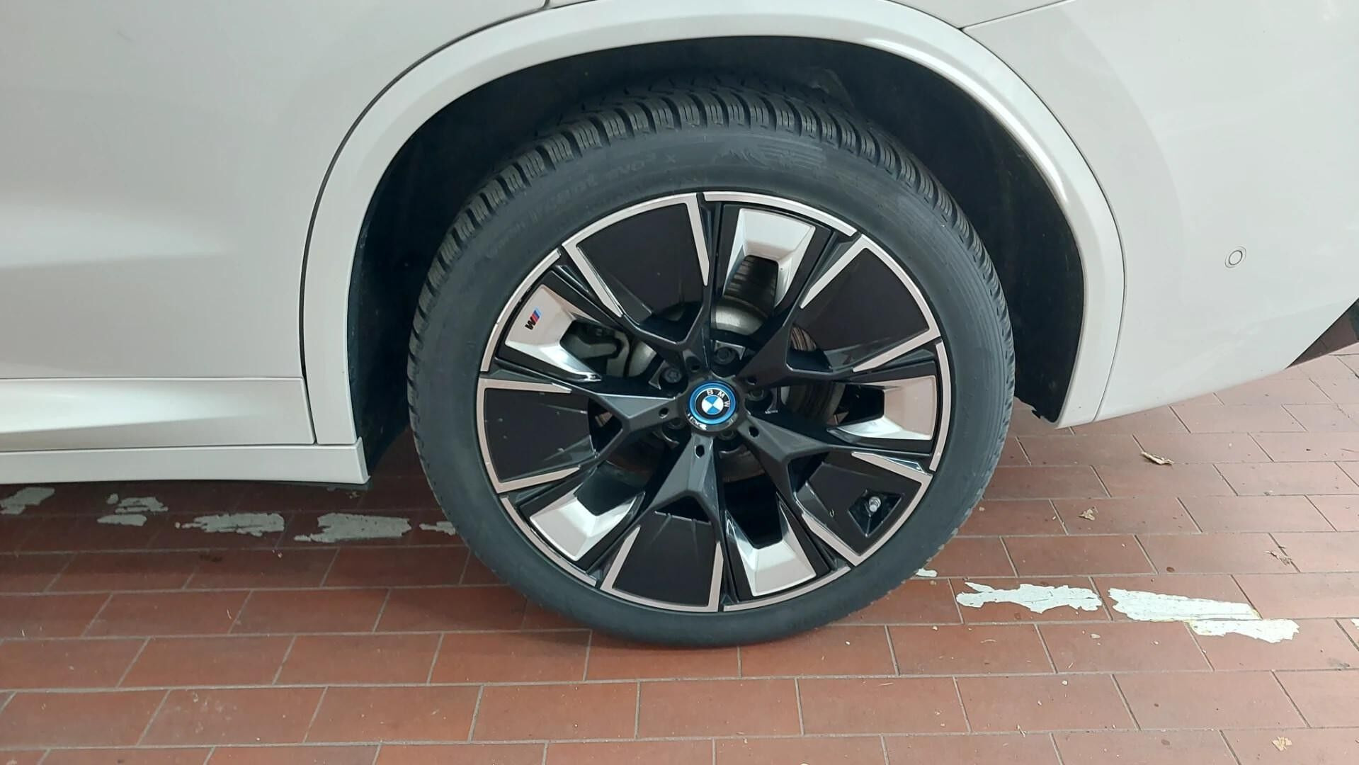 Hvid BMW iX3 fra 2023