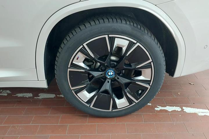 Hvid BMW iX3 fra 2023