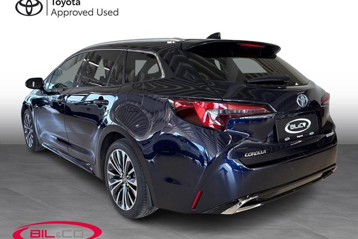 Blå Toyota Corolla fra 2023