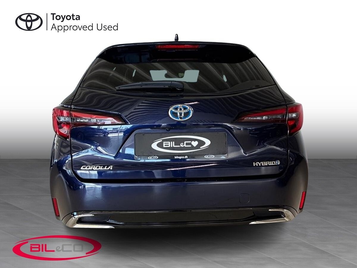 Blå Toyota Corolla fra 2023