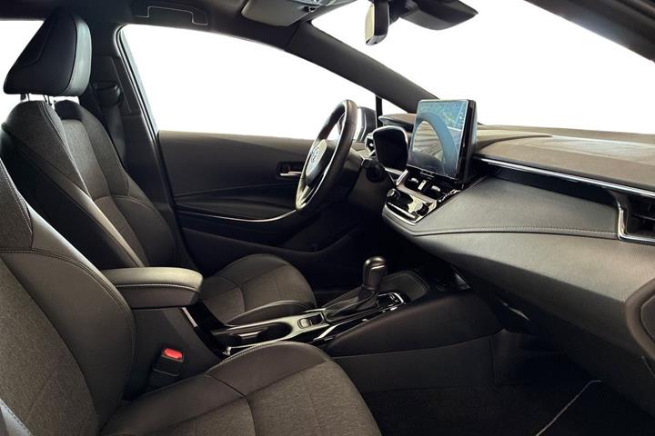 Blå Toyota Corolla fra 2023